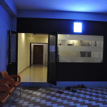 Jyothi Suites Tiruchirappalli エクステリア 写真