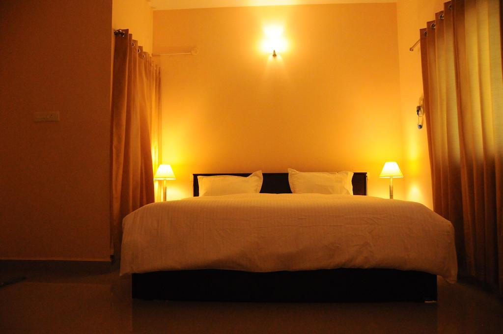 Jyothi Suites Tiruchirappalli エクステリア 写真