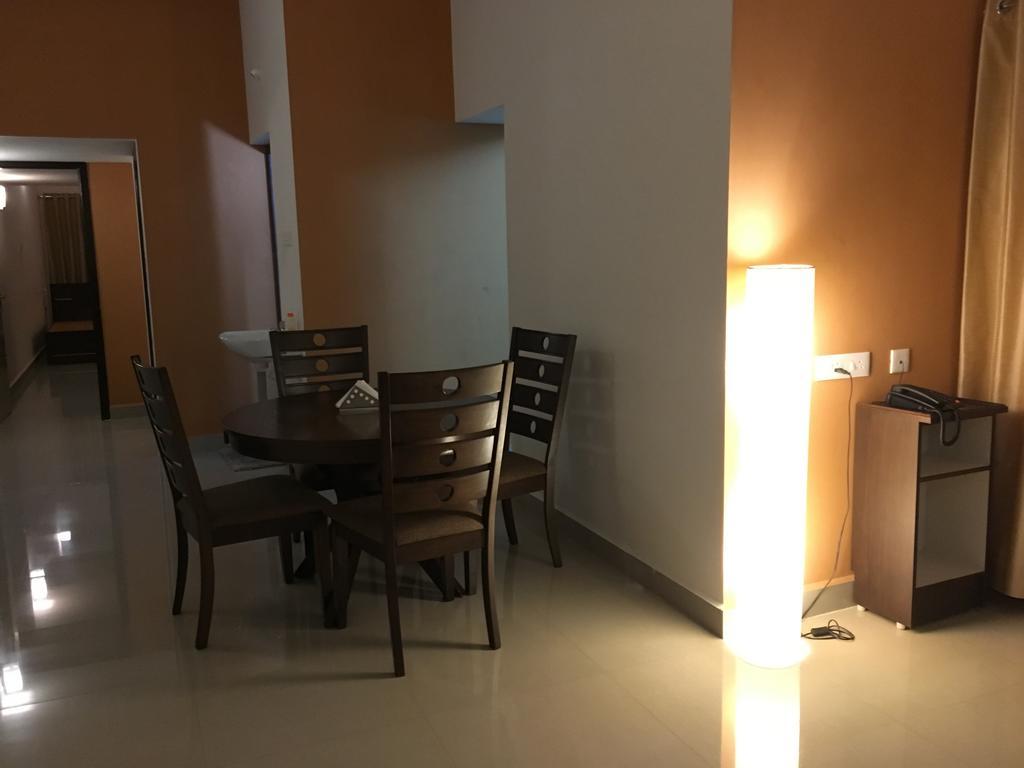 Jyothi Suites Tiruchirappalli エクステリア 写真