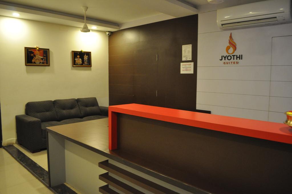Jyothi Suites Tiruchirappalli エクステリア 写真