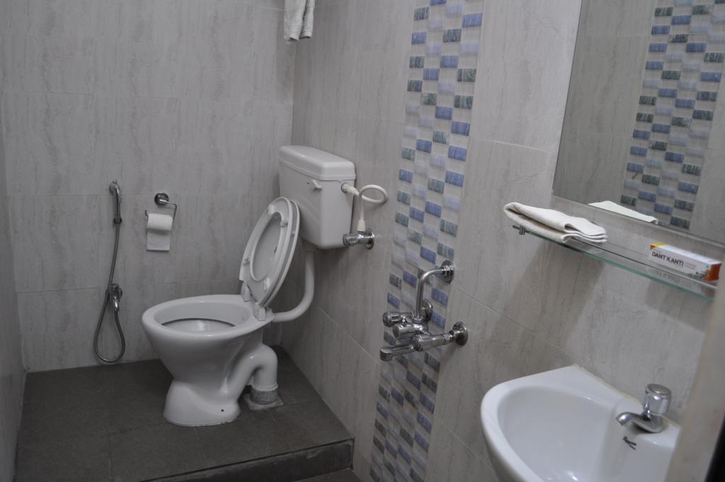 Jyothi Suites Tiruchirappalli エクステリア 写真