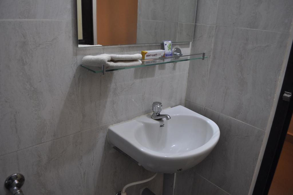 Jyothi Suites Tiruchirappalli エクステリア 写真