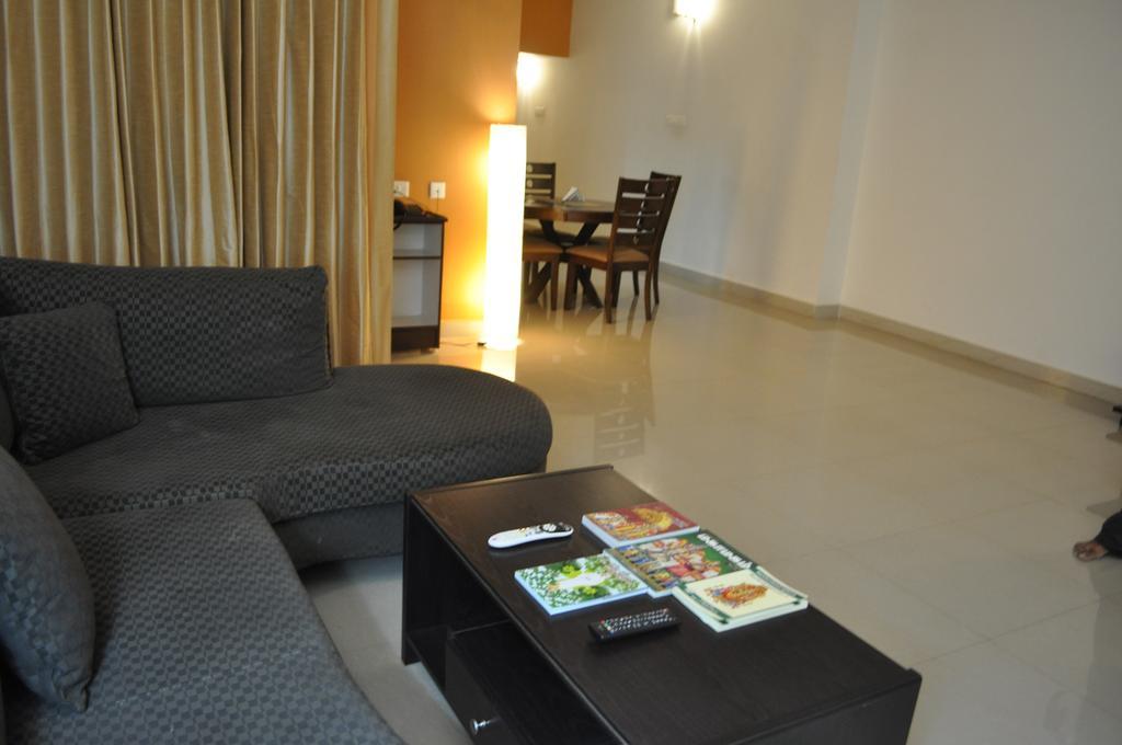 Jyothi Suites Tiruchirappalli エクステリア 写真