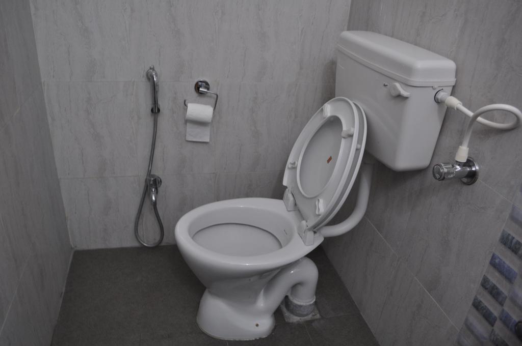 Jyothi Suites Tiruchirappalli エクステリア 写真
